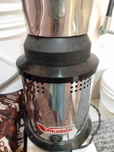 LIQUIDIFICADOR VITALEX <br>EM AÇO 2 LITROS<br>$350 REAIS <br>$370 CARTÃO *