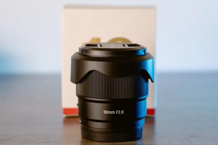 Lente 7Artisans 10mm f/2.8 (Ultra Grande Angular com Autofoco) - Sony E