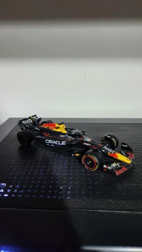 Carrinho de Fórmula 1 Red Bull