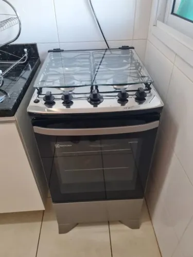 Fogão 4 bocas Electrolux Prata Efficient com Mesa Inox, PerfectCook e VaporBake (FE4IS) - 