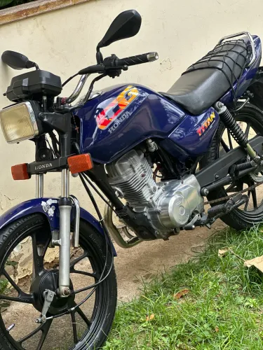 Moto impecável