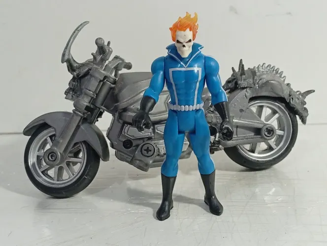 Motoqueiro Fantasma e moto customizada 9 cm 