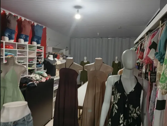 Vendo uma loja de roupas
