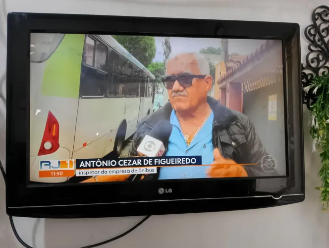 Televisão LG com marcas de uso sem controle não é smart em boas condições