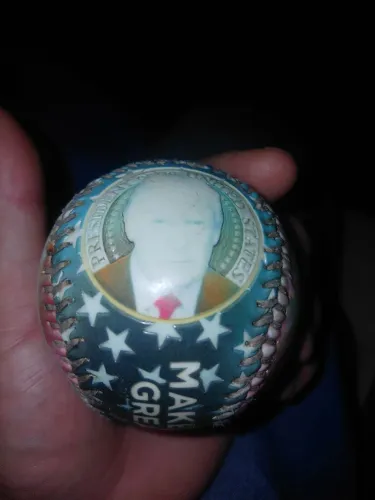 Bola de beisebol- do presidente Trump