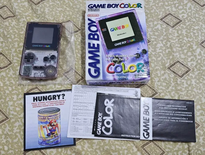 Game Boy Color na caixa com defeito
