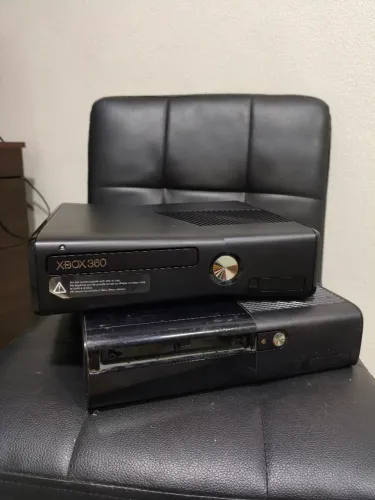 Dois Xbox com defeito luz vermelha somente console