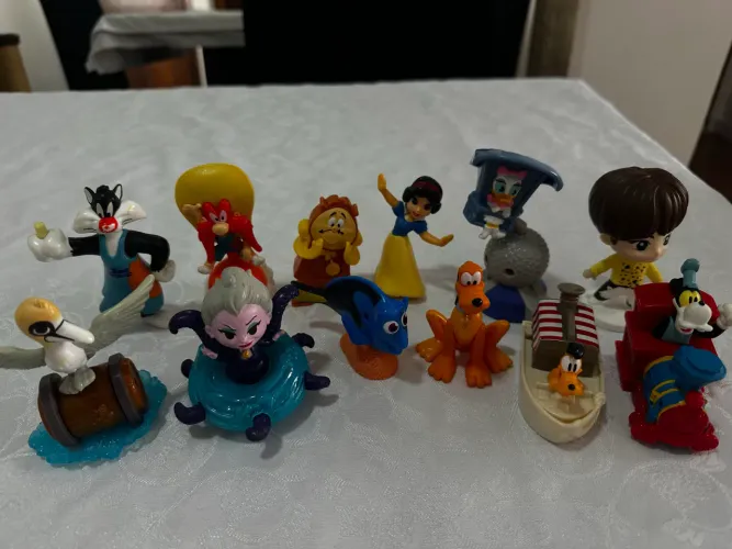Lote 12 Brinquedos McDonald?s - Disney, Space Jam e BTS