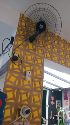 03 ventiladores de parede