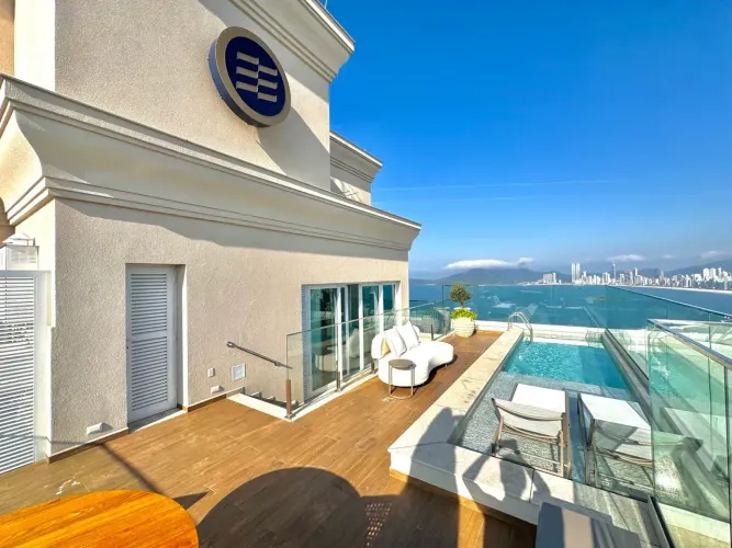 cobertura duplex com vista mar e piscina em bc