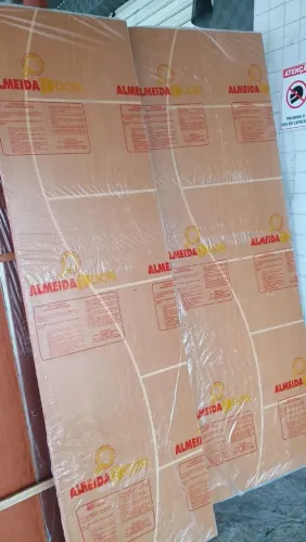 Promoção: Porta SemiOca Frisada Ipê 60x 2,10