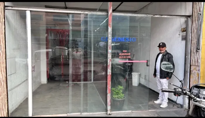 Vende-se fachada completa de vidro temperado 