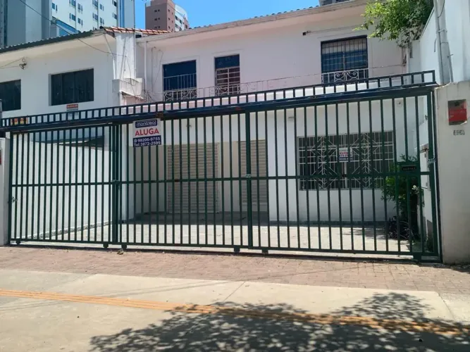 Excelente casa comercial na Vila Clementino, com 288m², 12 salas, 3 banheiros e vaga para 