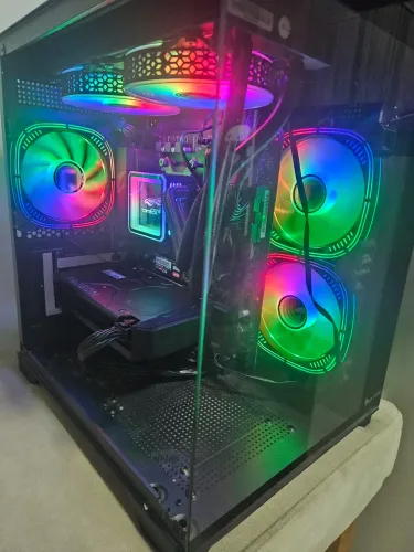 PC Gamer Ryzen 7 5700x + RX 7600