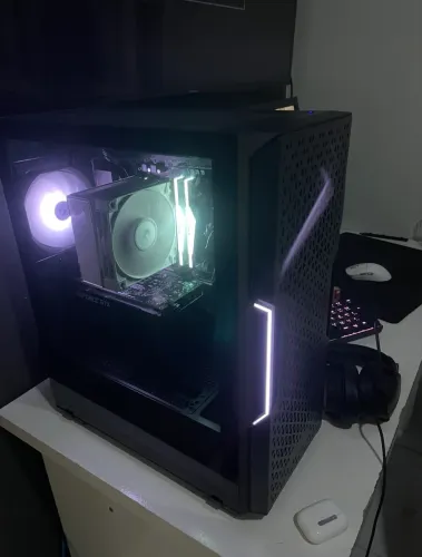 PC GAMER GTX + Ryzen 7 5700x 16GB RAM