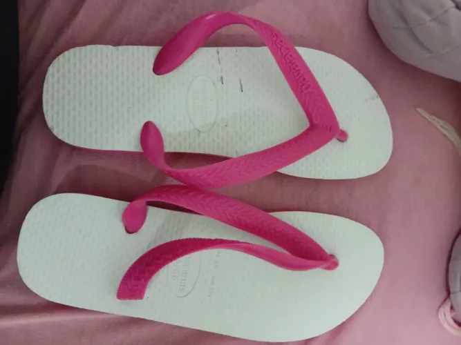 Chinelo rosa e branco havaianas