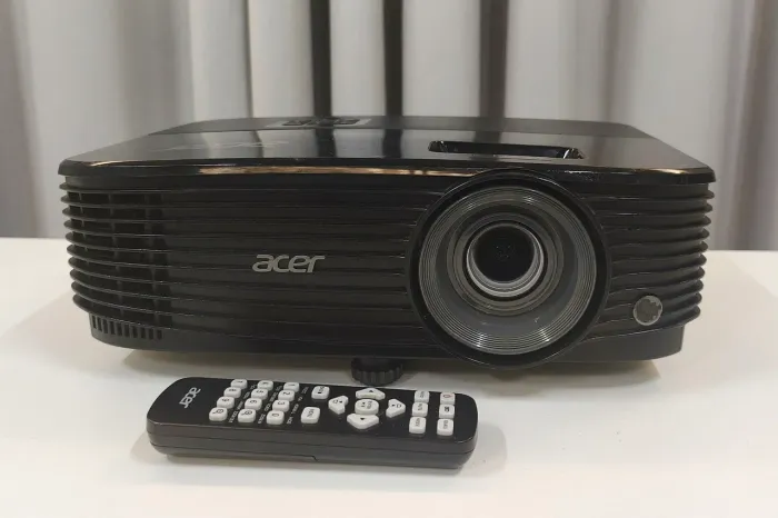Projetor Profissional ACER 3.600 ANSI LÚMENS HDMI COM BRILHO DE ALTO IMPACTO