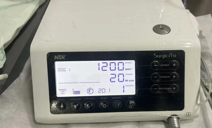 Motor de implante SurgicPro