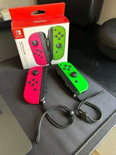 Nintendo Switch Joy-con rosa e verde neon