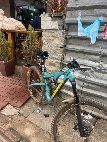Santa Cruz Bronson carbono