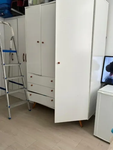 Doação de guarda roupas