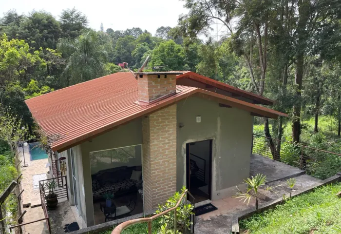 Casa de condomínio para venda tem 568 metros de terreno com 5 suites - 4 vagas - Piscina
