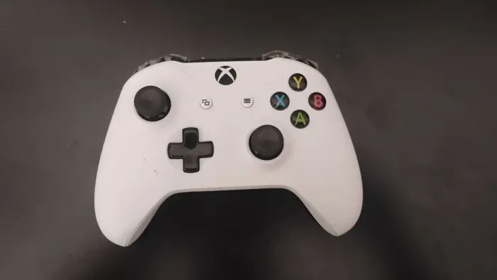 Controle Xbox one com defeito. 