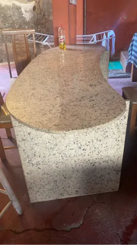 Vendo mesa de granito perfeita para escritório