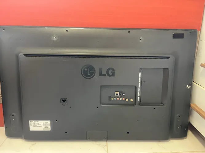 TV LG (Tela trincada) - Retirar no Bosque da Saúde