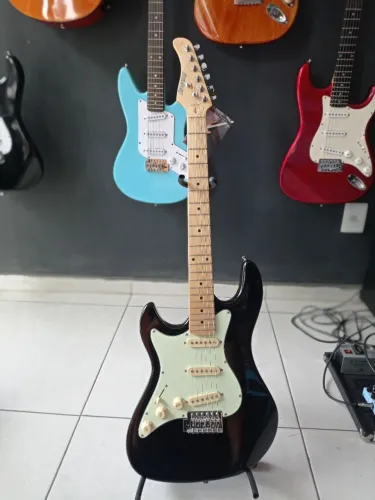 Guitarra Strato canhoto 