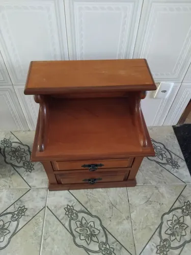 2 mesas de cabeceira