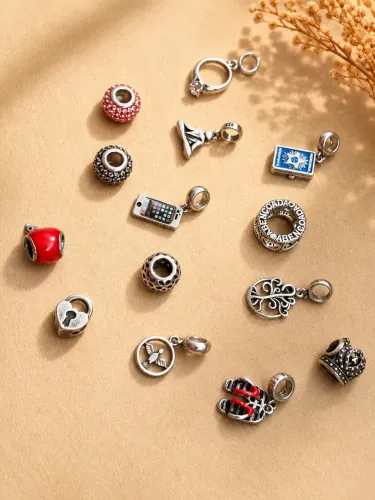 Vendo 14 berloques em prata 925 para uso em pulseira Life ou Pandora