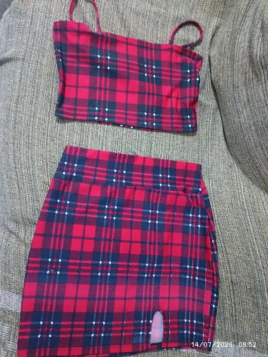 Conjunto de saia e blusa