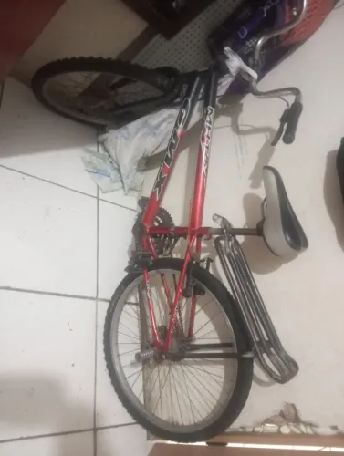 Bicicleta toda boa tinta original os dois pneus novos cama de ar para sua curtição