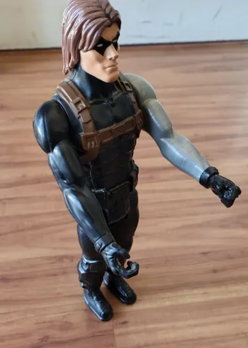 Capitão Invernal Bucky original Hasbro 30 cm