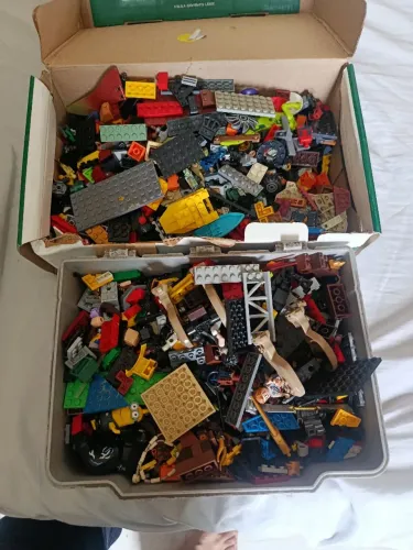 2 caixas de minifigure é de blocos de montar !!aceito ofertas!!!