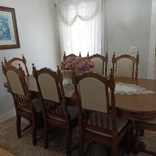 Mesa jantar com 8 cadeiras 