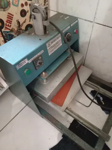 Vendo máquina de estampar camisetas ? 
