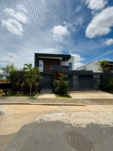 Casa de alto padrão no bairro Canarinho