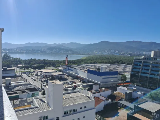 Cobertura com 3 quartos na Agronômica