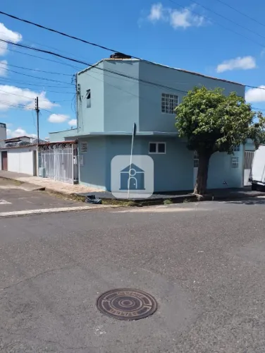 Casa para venda no bairro Marta Helena