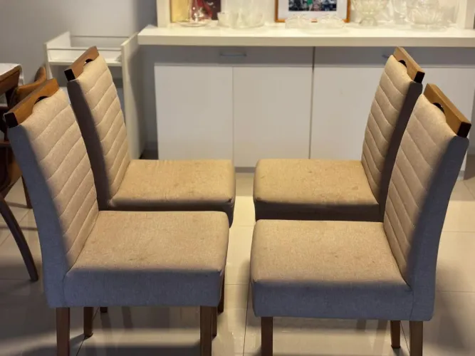 Cadeiras estofadas de alta qualidade