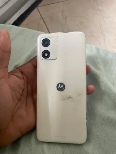 Aparelho celular moto e 13 em ótimo estado 
