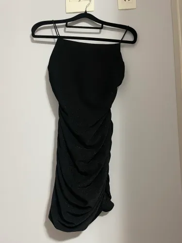 Vestido preto com brilho