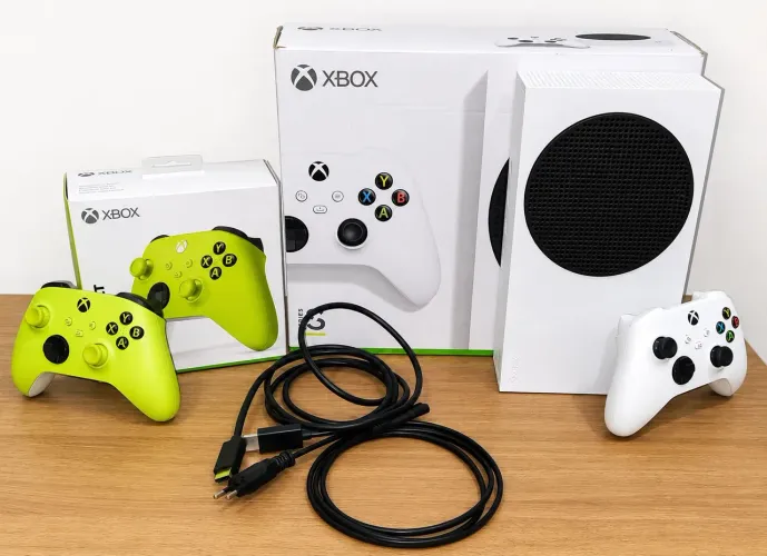 Xbox Series S 512GB Branco + 2 Controles Originais + Caixa