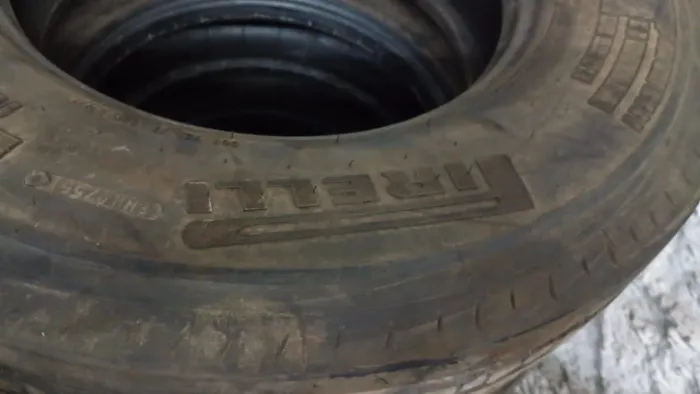 Vendo pneu caminhão barato