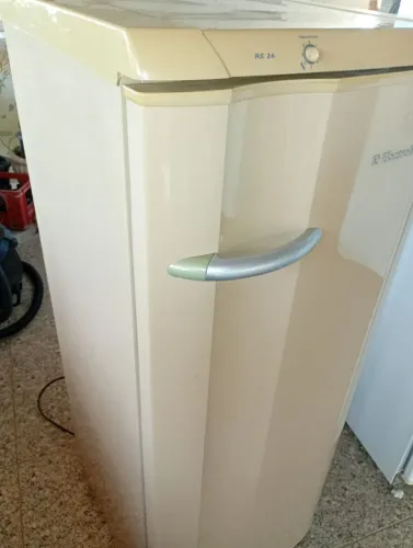 Geladeira Eletrolux 239 litros