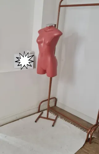 Manequim e Pedestal de Metal - Usado peça unitária