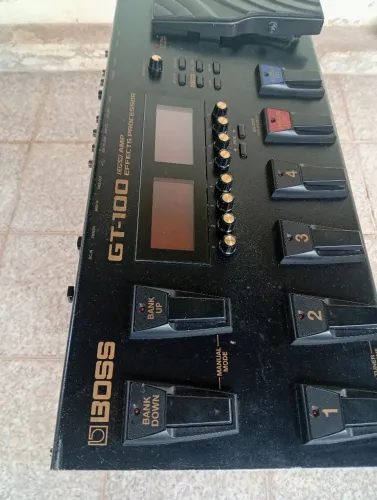 Pedaleira Boss GT100 