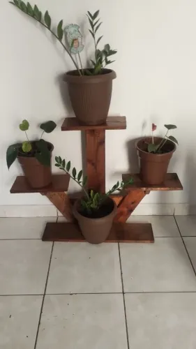 Estante madeira rústica para flores ?